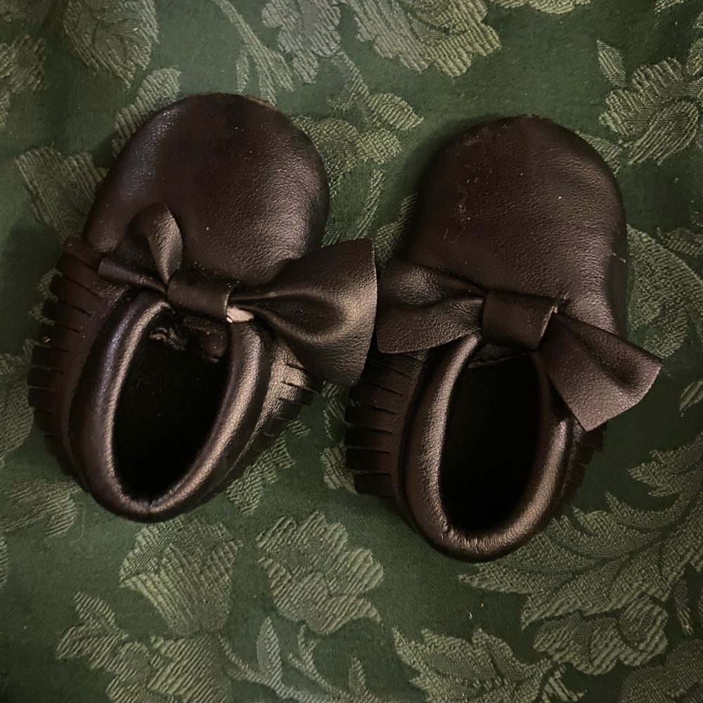 Black slippers